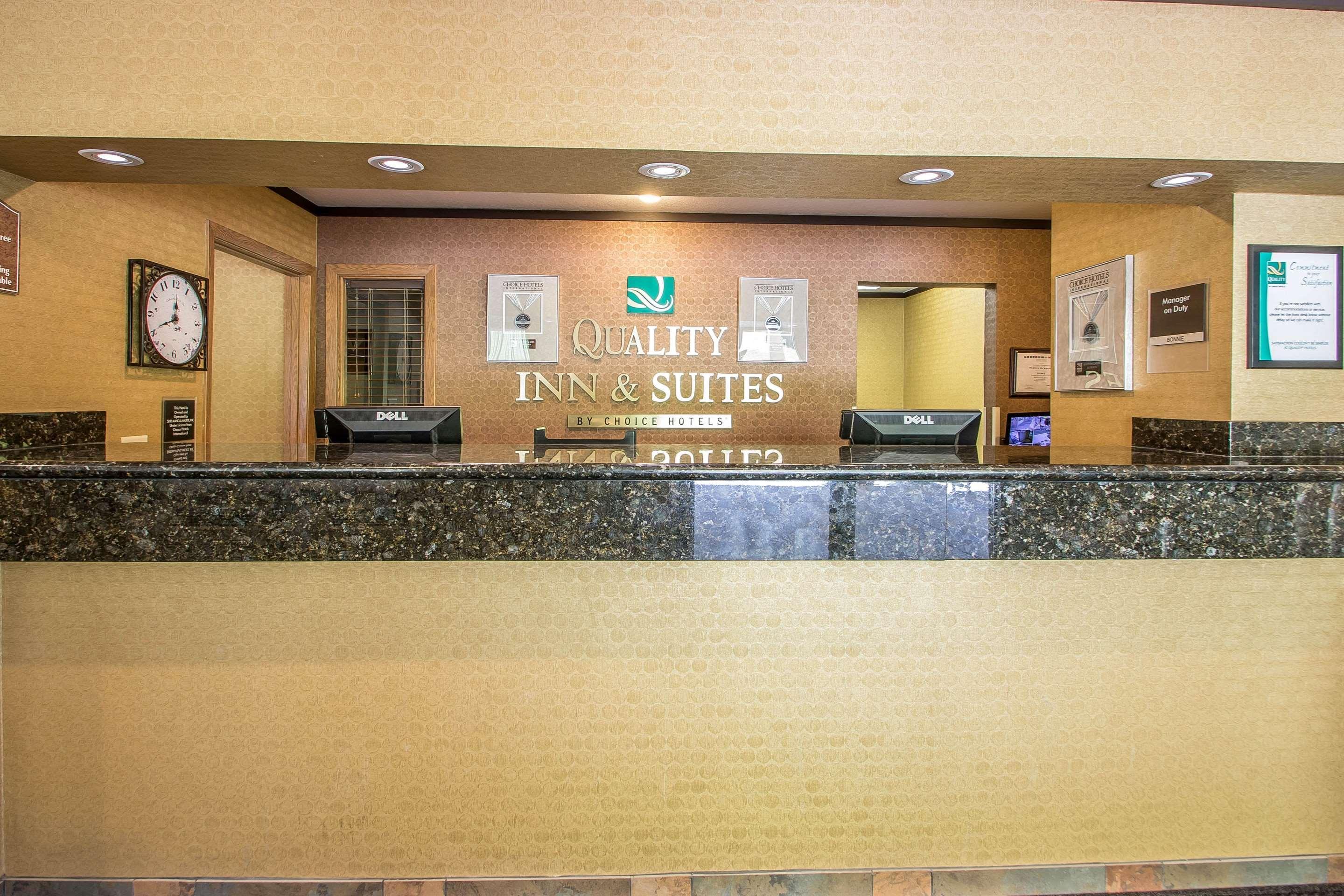 Quality Inn & Suites Decorah Exterior photo